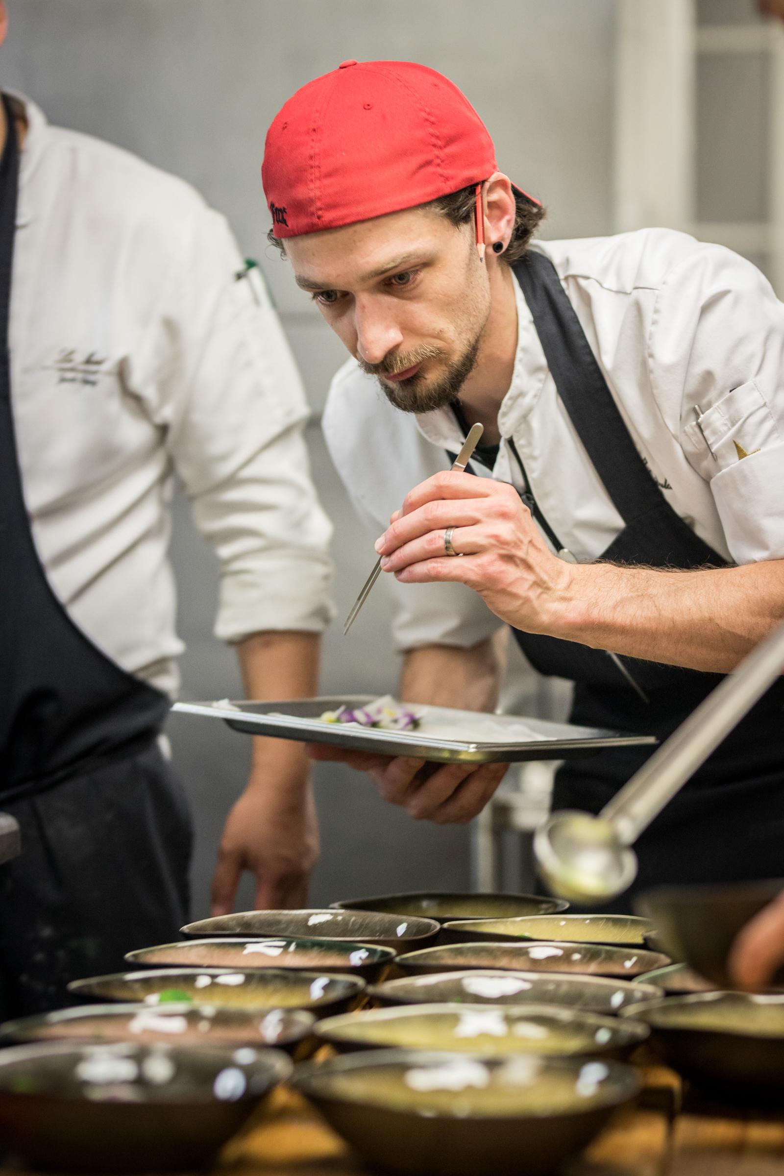 KirchgasserPhotography HotelSeefels Sternekîchin LanshuChen Foodreportagefotografie 14 2400px